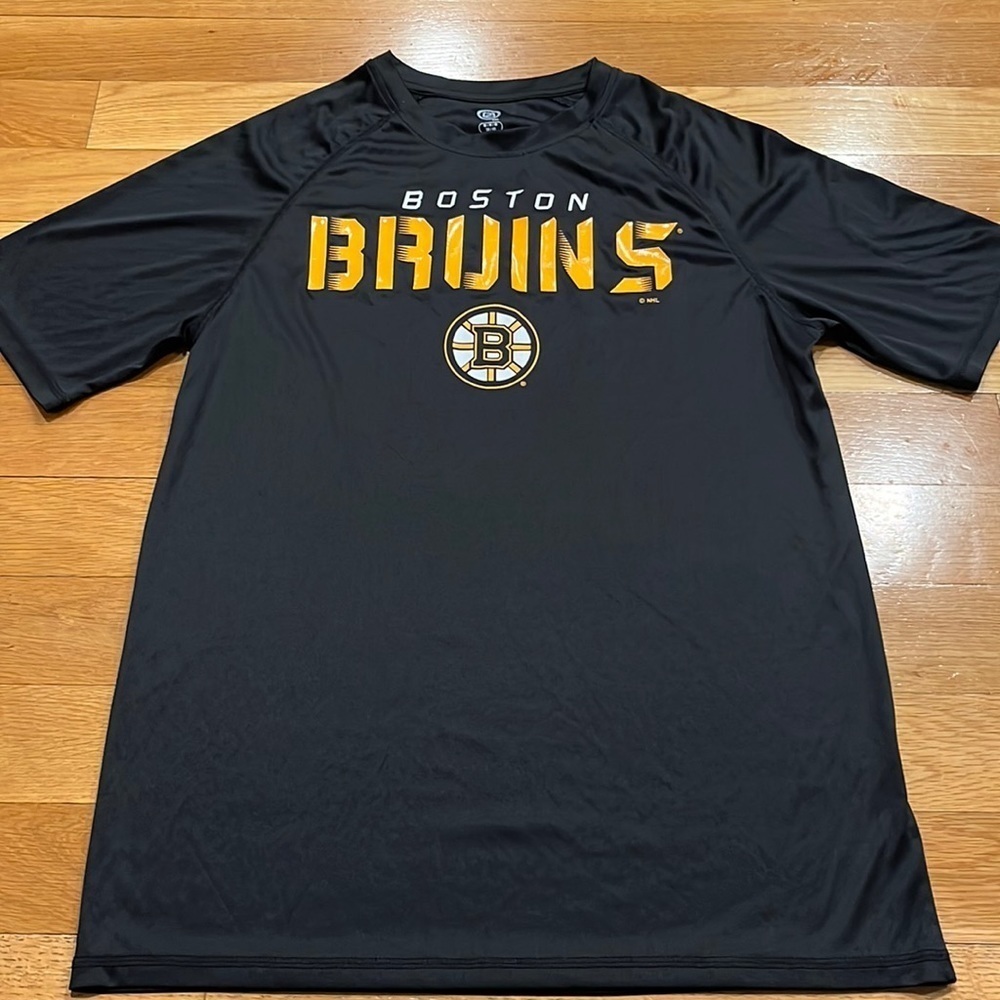 NHL  Boston Bruins men short sleeve shirt size medium.